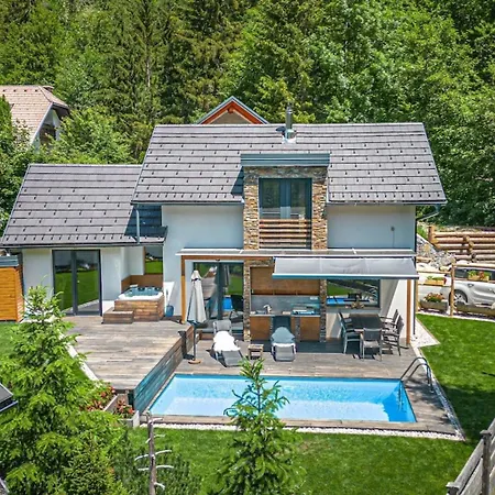Chic Alpine Villa With 5 Bedrooms & Private Pool In Gozd Martuljek Appartement