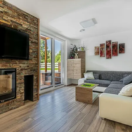 Appartement Chic Alpine Villa With 5 Bedrooms & Private Pool In Gozd Martuljek