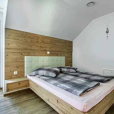 Chic Alpine Villa With 5 Bedrooms & Private Pool In Gozd Martuljek Apartman